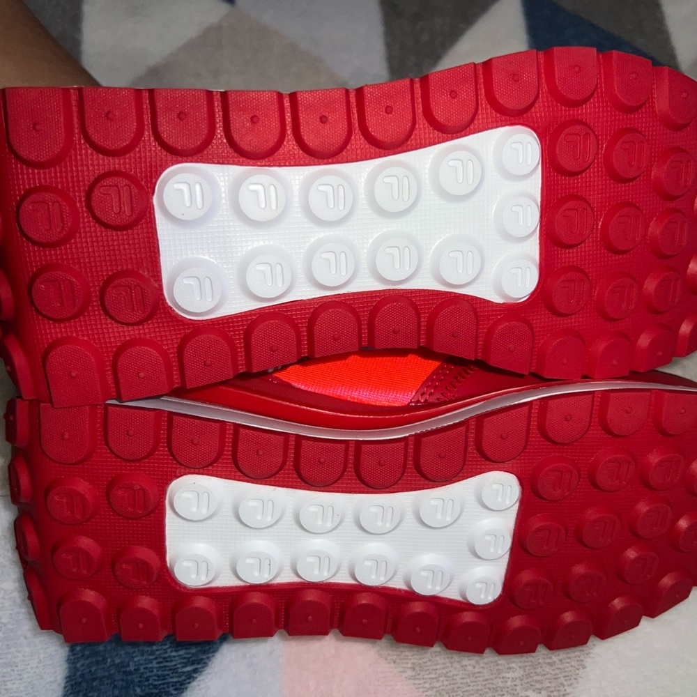 FILA RENNO VALENTINES DAY SHOES size 5 1/2 - Picture 8 of 9